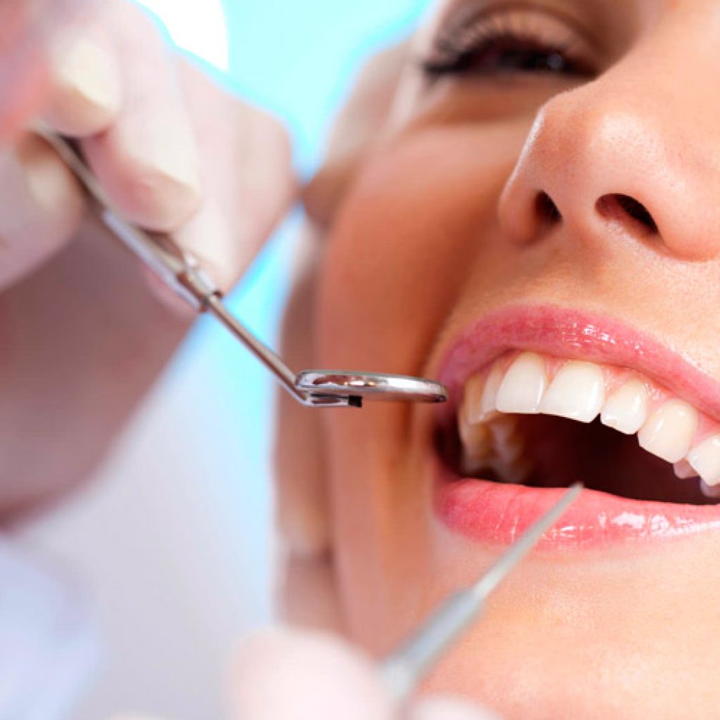 Consejos a seguir antes de la cirugía de implantes dentales