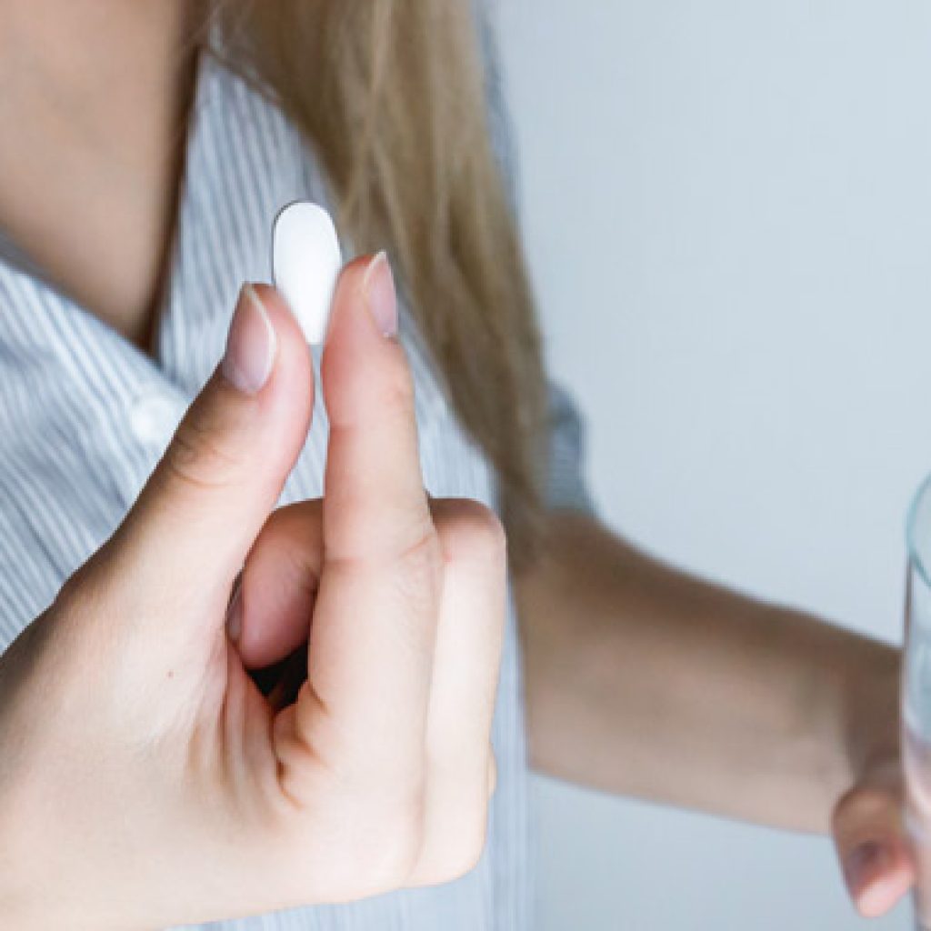 se inflaman las encias tras un tratamiento de implantes dentales